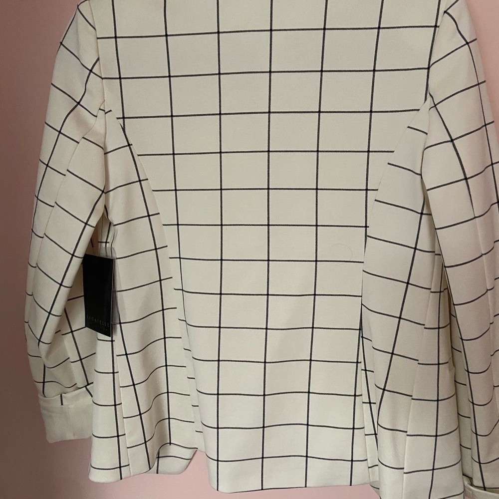 White pattern blazer - Picture 2 of 3